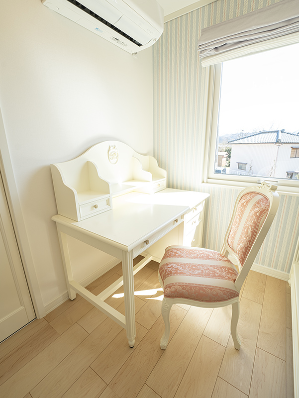 レディメイ デスク 学習机 リトルプリンセスのリボンとイニシャルRの