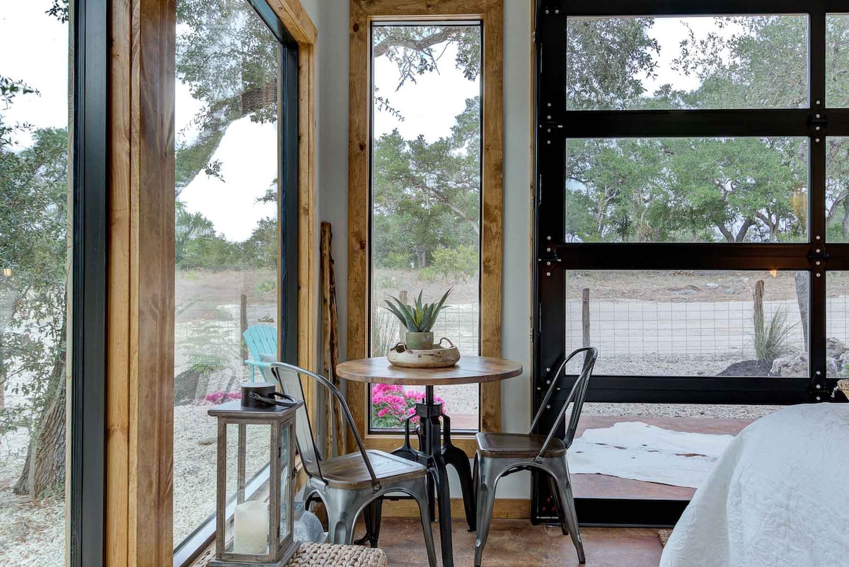 The Hill Country Glass House - Tiny houses for Rent in Hondo