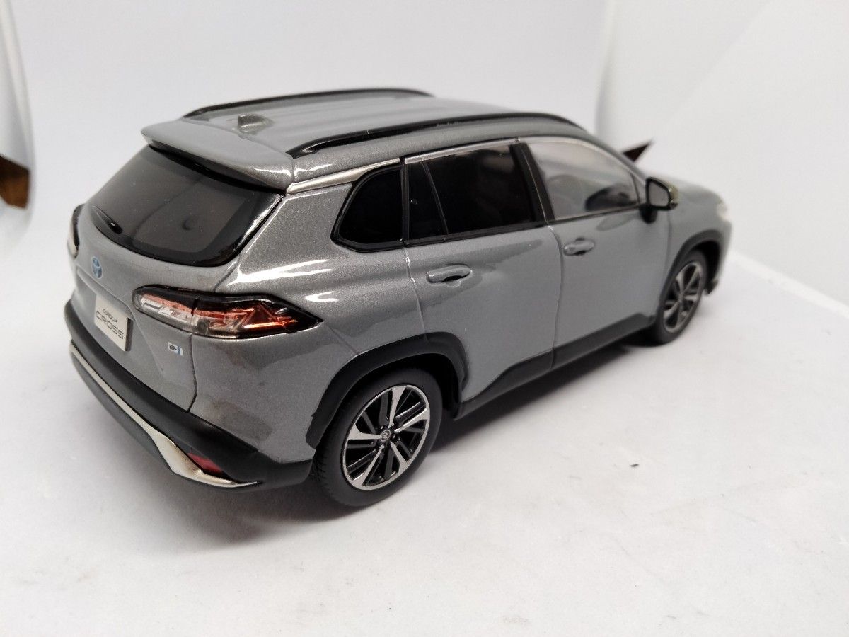 2台セット① トヨタ カローラクロス ミニカー カラーサンプル 1/30