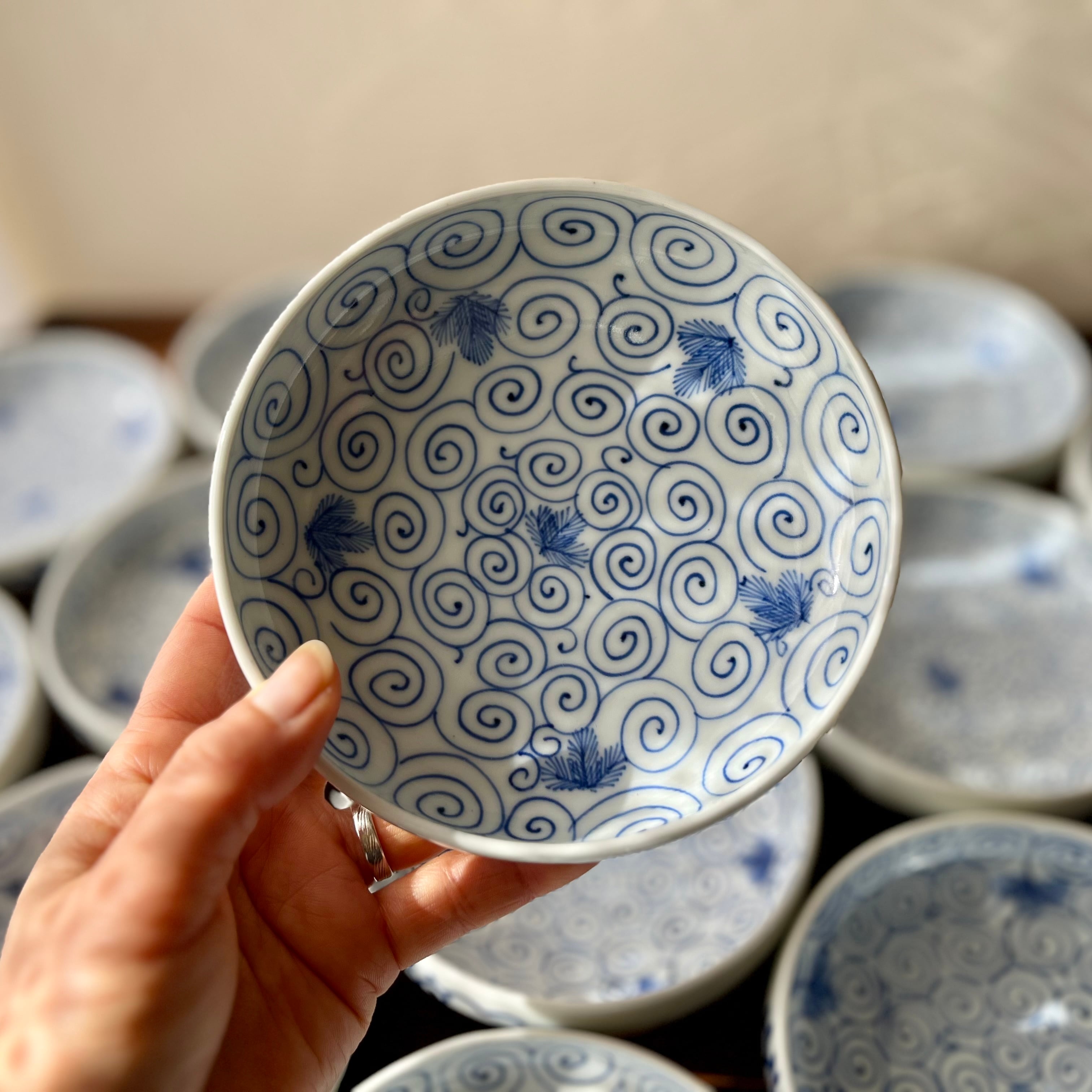 伊万里 染付皿 松に渦唐草 | 古家具古道具kuon