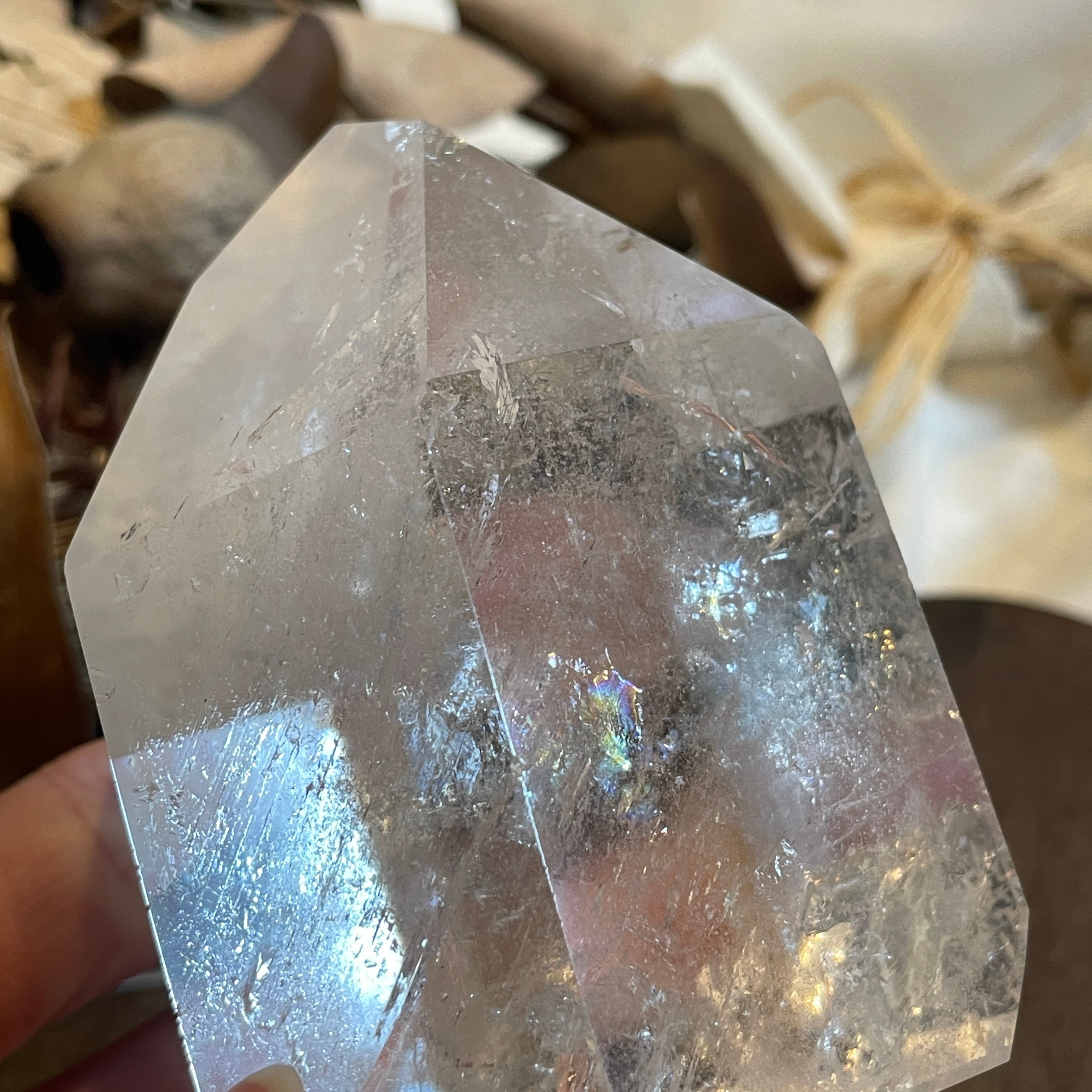 高品質 水晶 六角柱 特大虹入り 432g G-58 | chu2stone