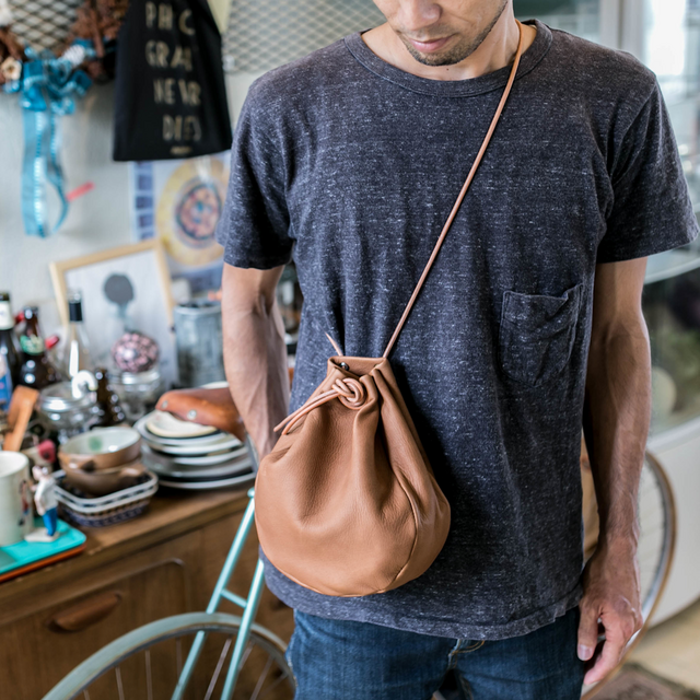 鹿革巾着サコッシュバッグ/チョコ | iichi 日々の暮らしを心地よくする