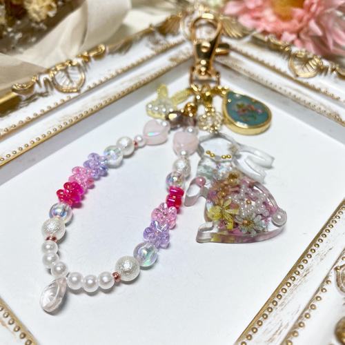 ハンドメイド＊レジン うさぎ キーホルダー 花 ドライフラワー 星