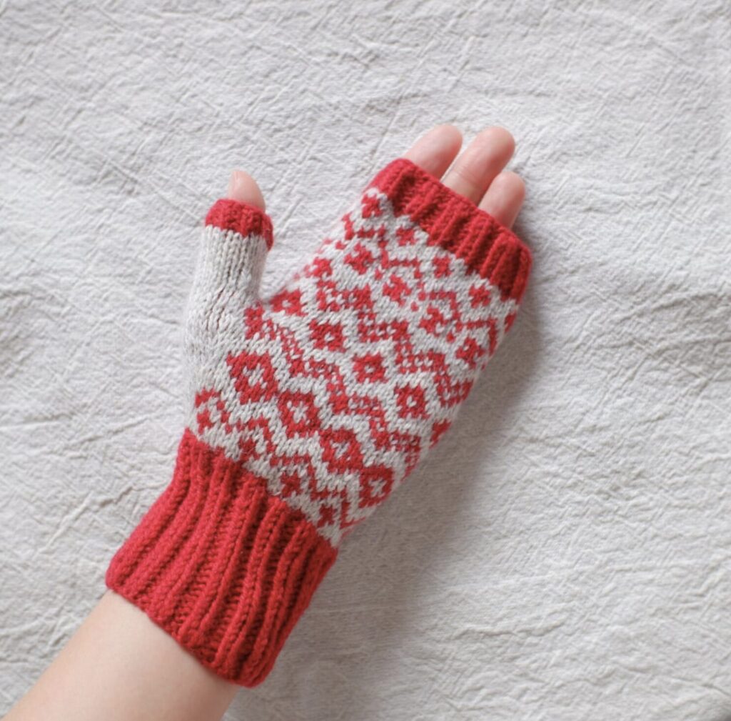 無料の編み図あり】かぎ針のハンドウォーマー作品5選 | 手編みのお店