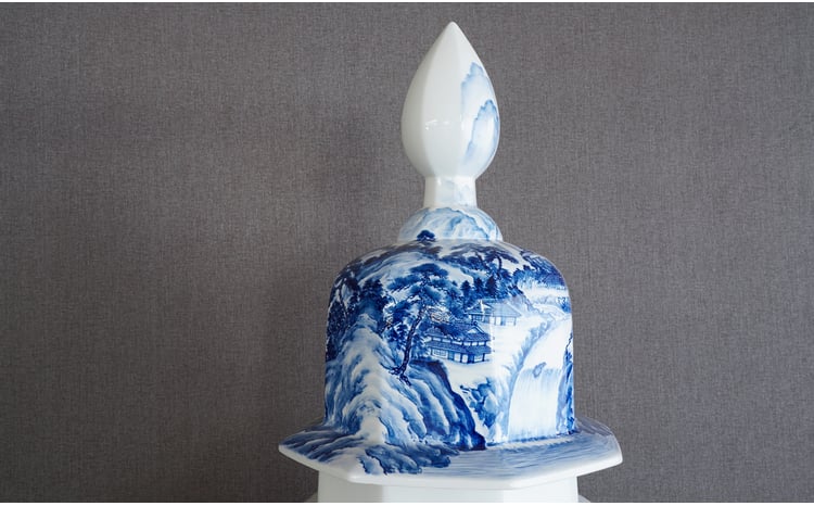 藤井錦彩作】染付山水画飾り特大八角 沈香壺（じんこうつぼ）/ 特大