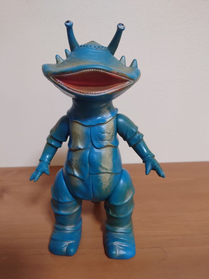 【当時もの】マルサン　ソフビ　カネゴン　ウルトラQ 記銘有り 当時もの】マルサン ソフビ カネゴン ウルトラQ 記銘有り - メルカリ