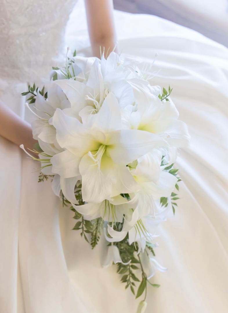 カサブランカ ブライダルブーケとブートニアセット アーティフィシャルフラワー カサブランカキャスケードブーケ ブーケ ブートニアセット