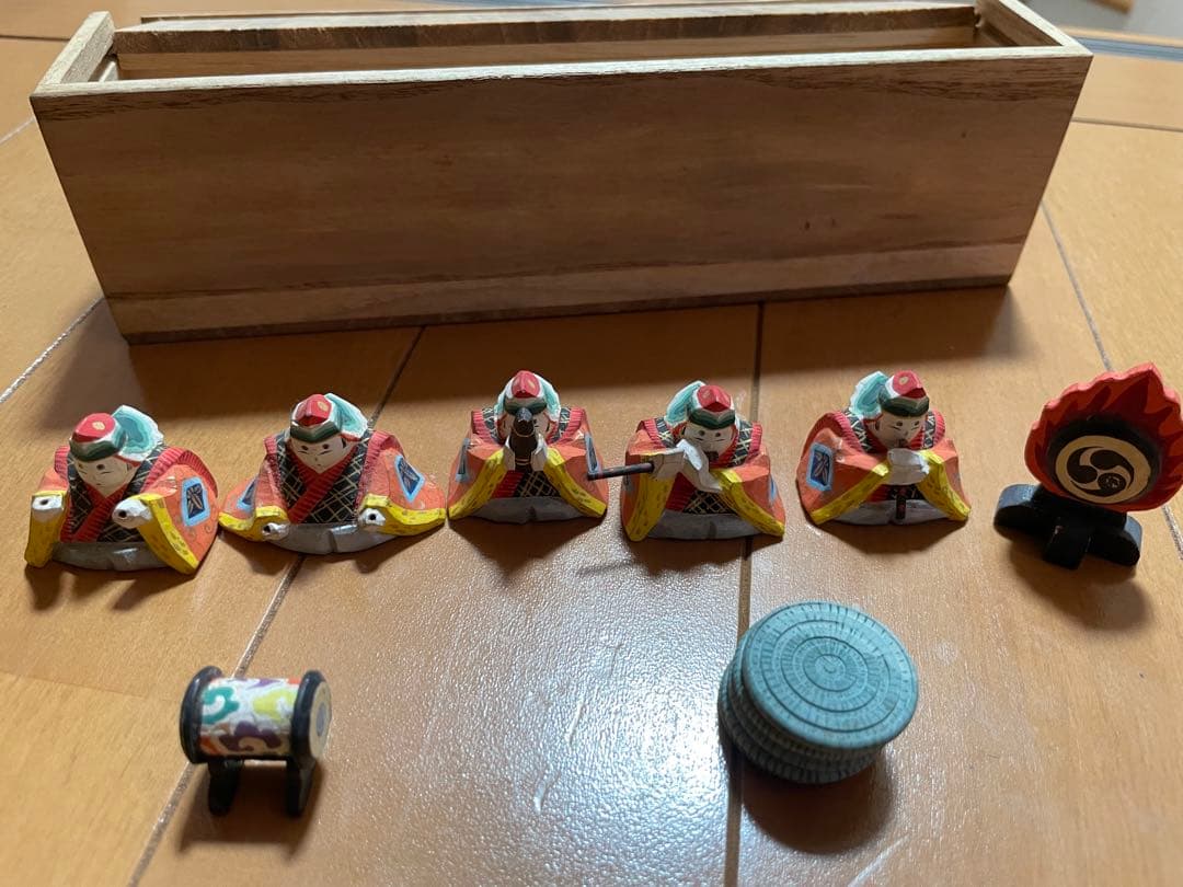 雛人形　五人囃子　五人ばやし　木彫 五人囃子が一緒です♪ご～にんばやしのふえたいこ～♪これでうちの