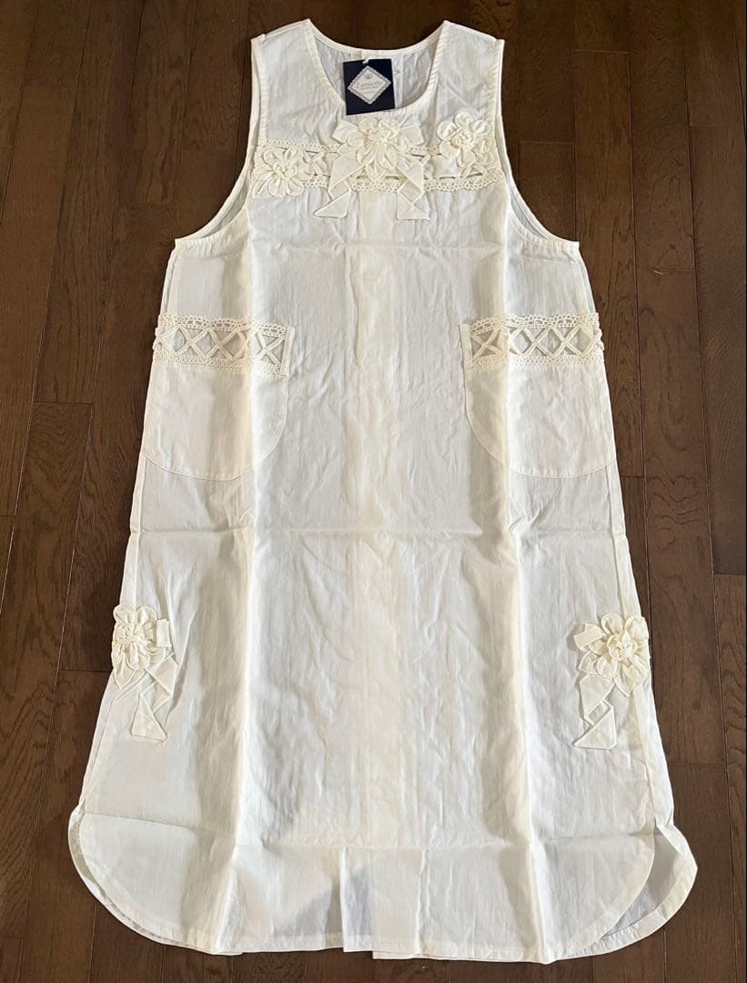 新品タグ付☆L'assiette ラシェット☆お花モチーフが可愛いエプロン